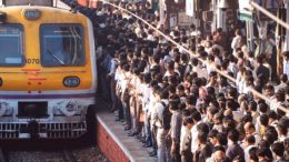 Mumbai local trains report more than 100 mobile phones theft daily